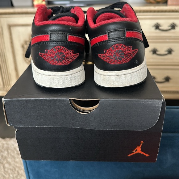 Air Jordan 1 Low- Men’s size 8 - Picture 4 of 5